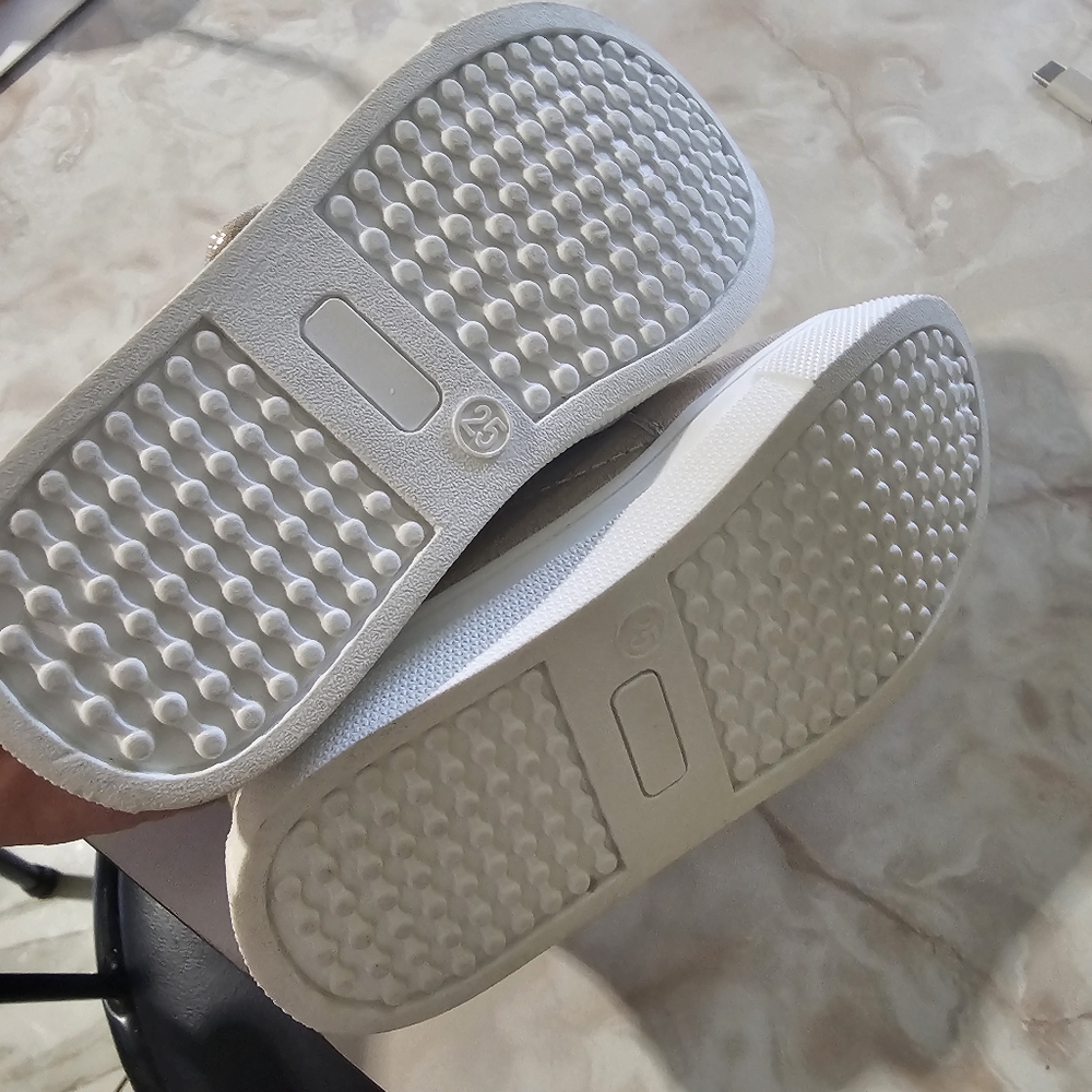 Shoes - Picture 3 of 4